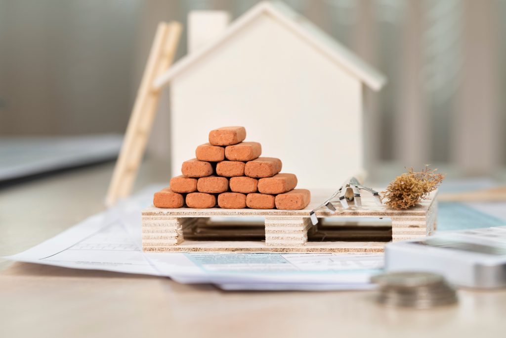 Investire nel mattone: come calcolare il rendimento reale di una casa a reddito